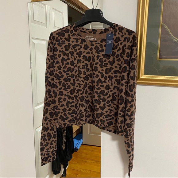 NWT A&F - Long-Sleeve Cropped Leopard Boyfriend Tee - Picture 2 of 6